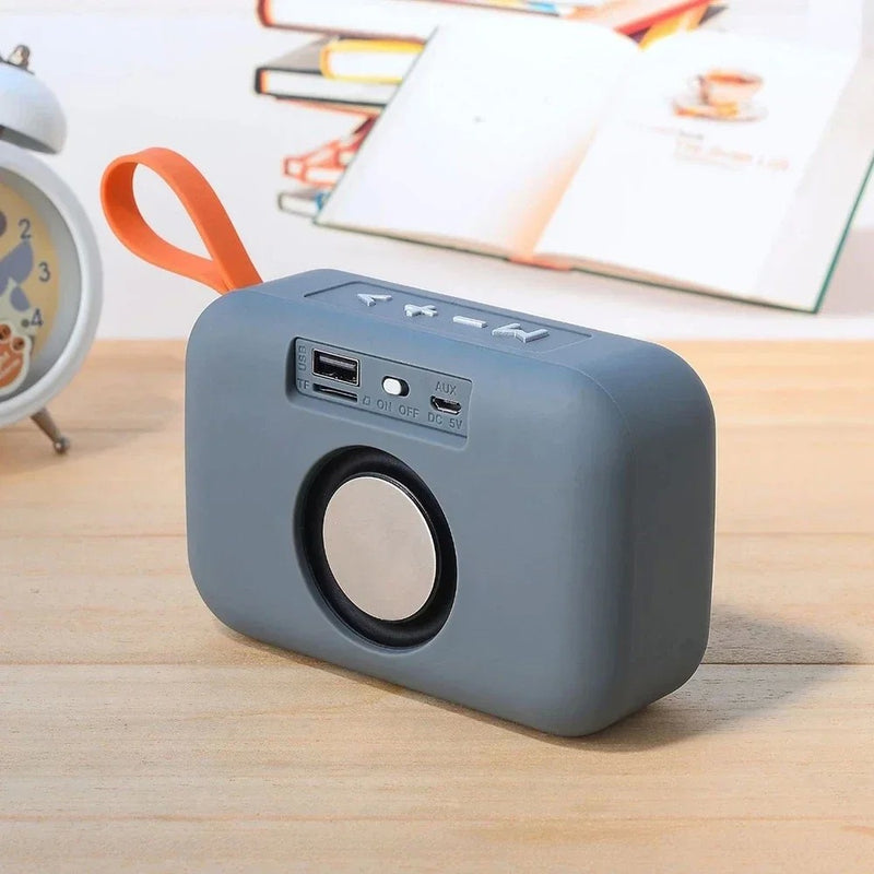 Caixa de Som Portátil T&G TG506 Bluetooth com Rádio FM, USB e Grave Reforçado