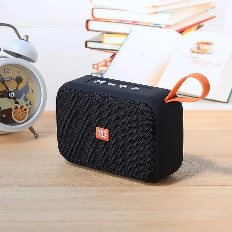 Caixa de Som Portátil T&G TG506 Bluetooth com Rádio FM, USB e Grave Reforçado