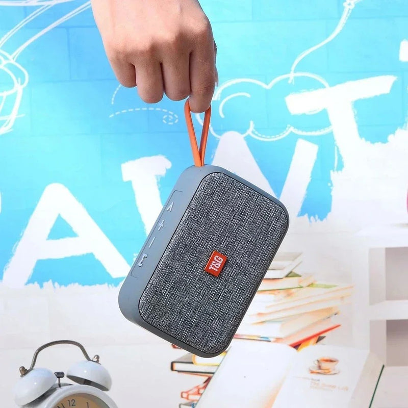 Caixa de Som Portátil T&G TG506 Bluetooth com Rádio FM, USB e Grave Reforçado